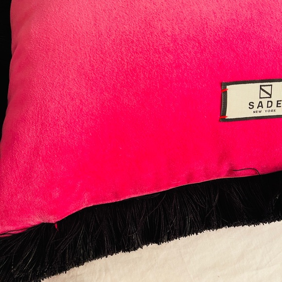 Home decor accent cushions pink velvet - Picture 3 of 5